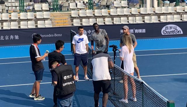 更通过他们 更通过他们