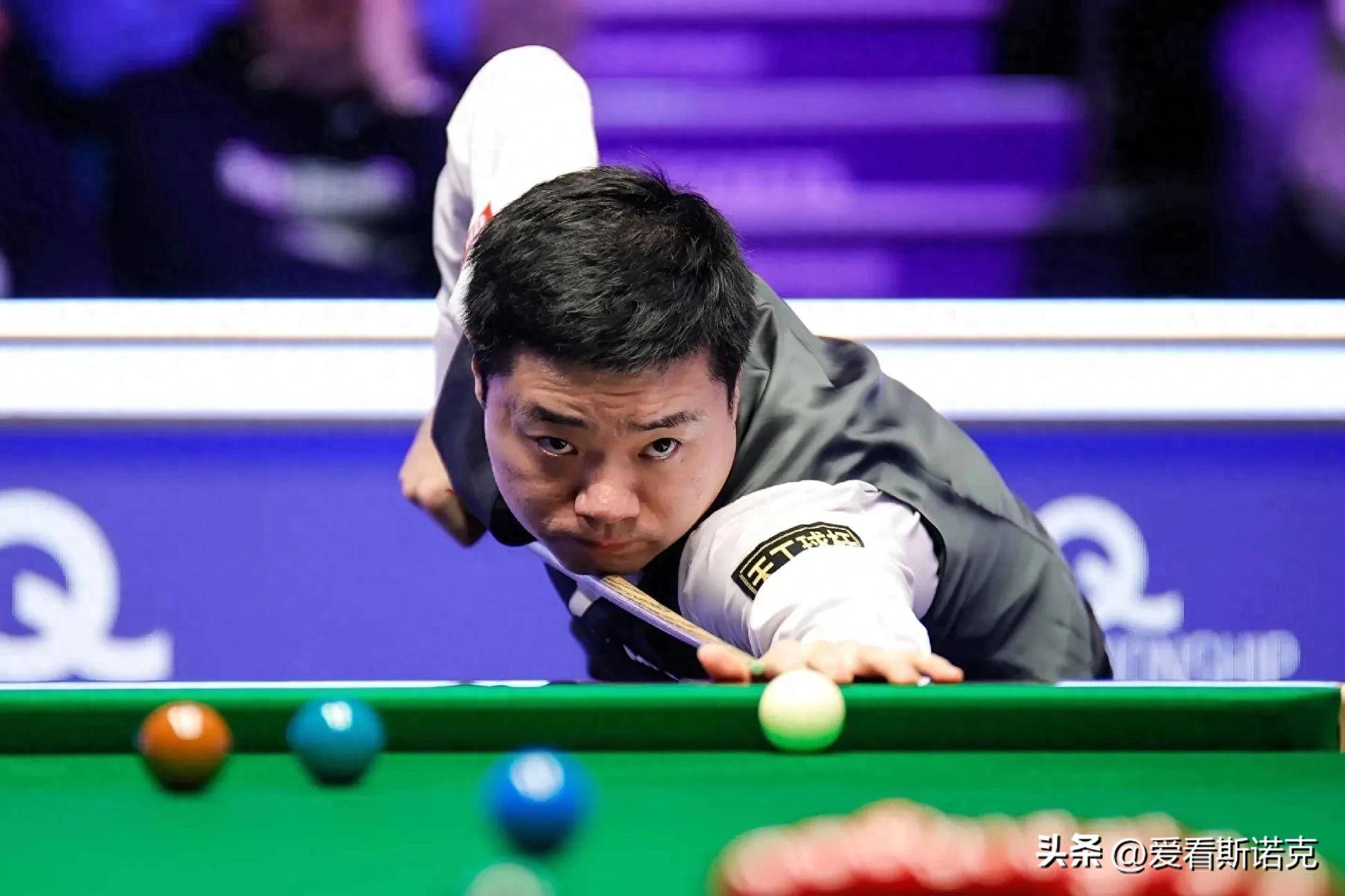 中场球员步 中场球员步