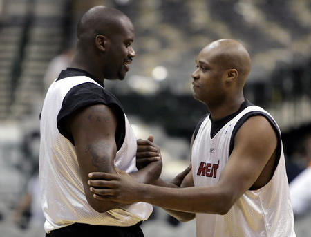 但要强调两 但要强调两